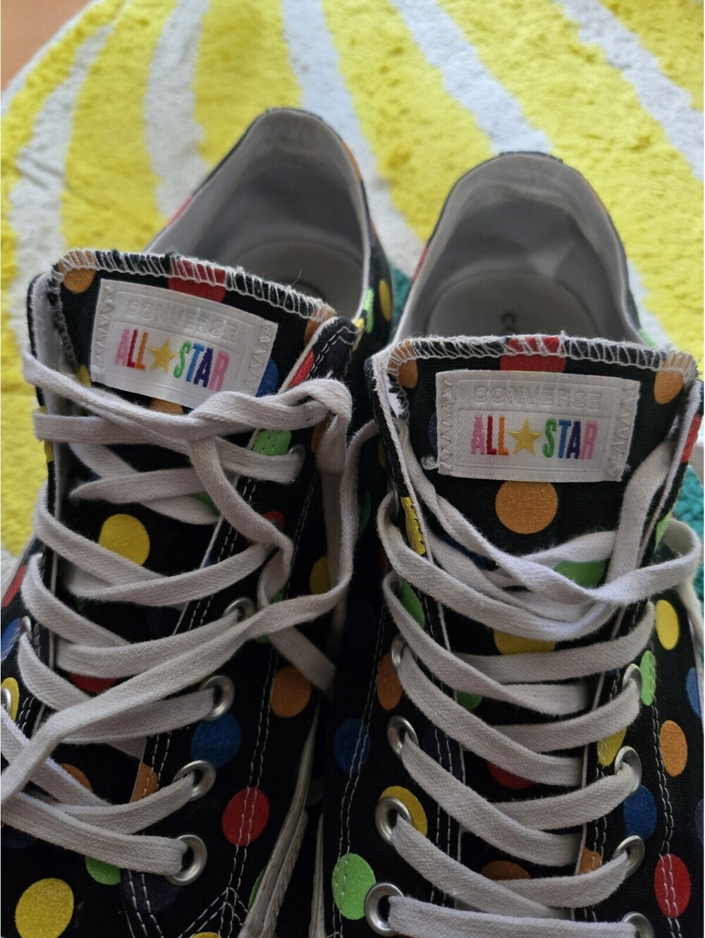 MILEY CYRUS CONVERSE ALL STAR SNEAKER RAINBOW POLKA DOT PRIDE SIZE MEN 12/ WO 14 - Picture 2 of 8